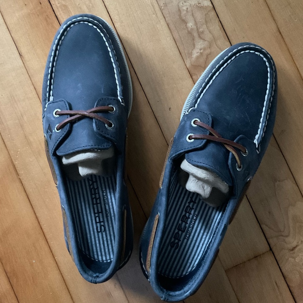 NWT men’s non-marking top sider sperrys!